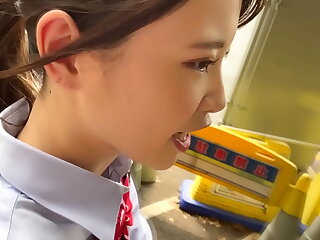 ハメ撮り　優等生スレンダー18歳。スレンダー美脚。バック、騎乗位、正常位の様々な体位でSEX。部活帰りにおじさん彼氏とゴム無しセックス 気持ち良すぎて膣出し懇願。　https&colon;&sol;&sol;bit&period;ly&sol;3sDjSwU